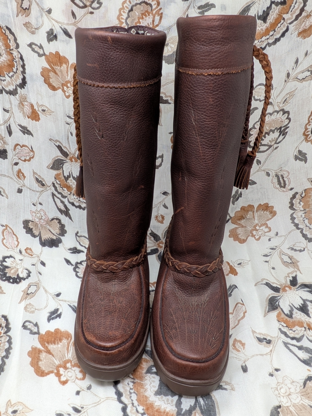 Manitobah Mukluks Waterproof Tamarack Boots Brown Suede Sheepskin Fur 9W M7
